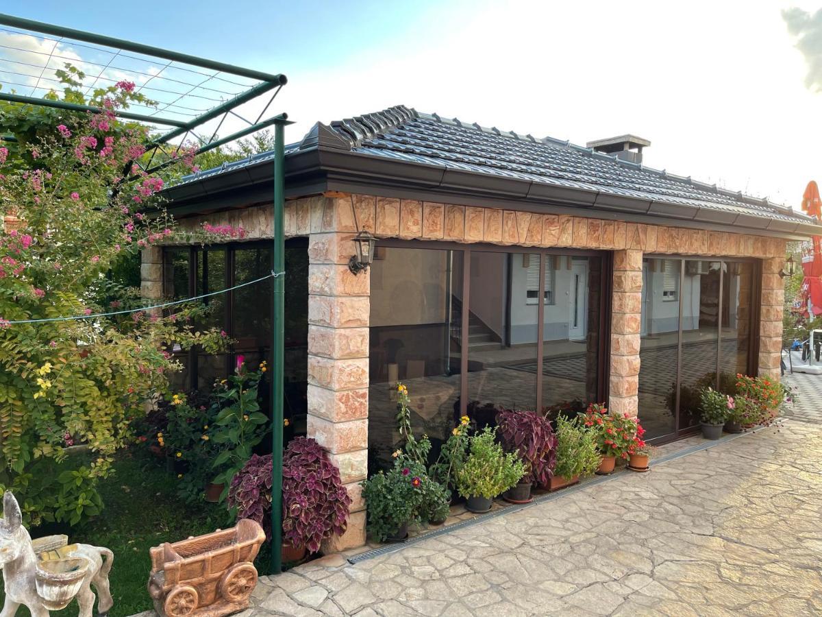 Guest House Blagaj Esterno foto
